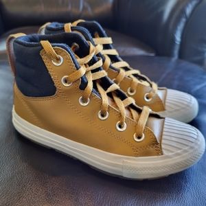 Boy's size 2.5 Converse Chuck Taylor Counter Climate leather sneakers